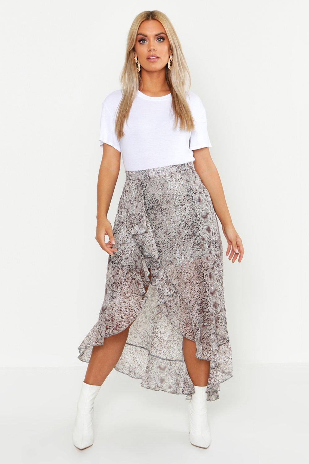 boohoo plus skirts