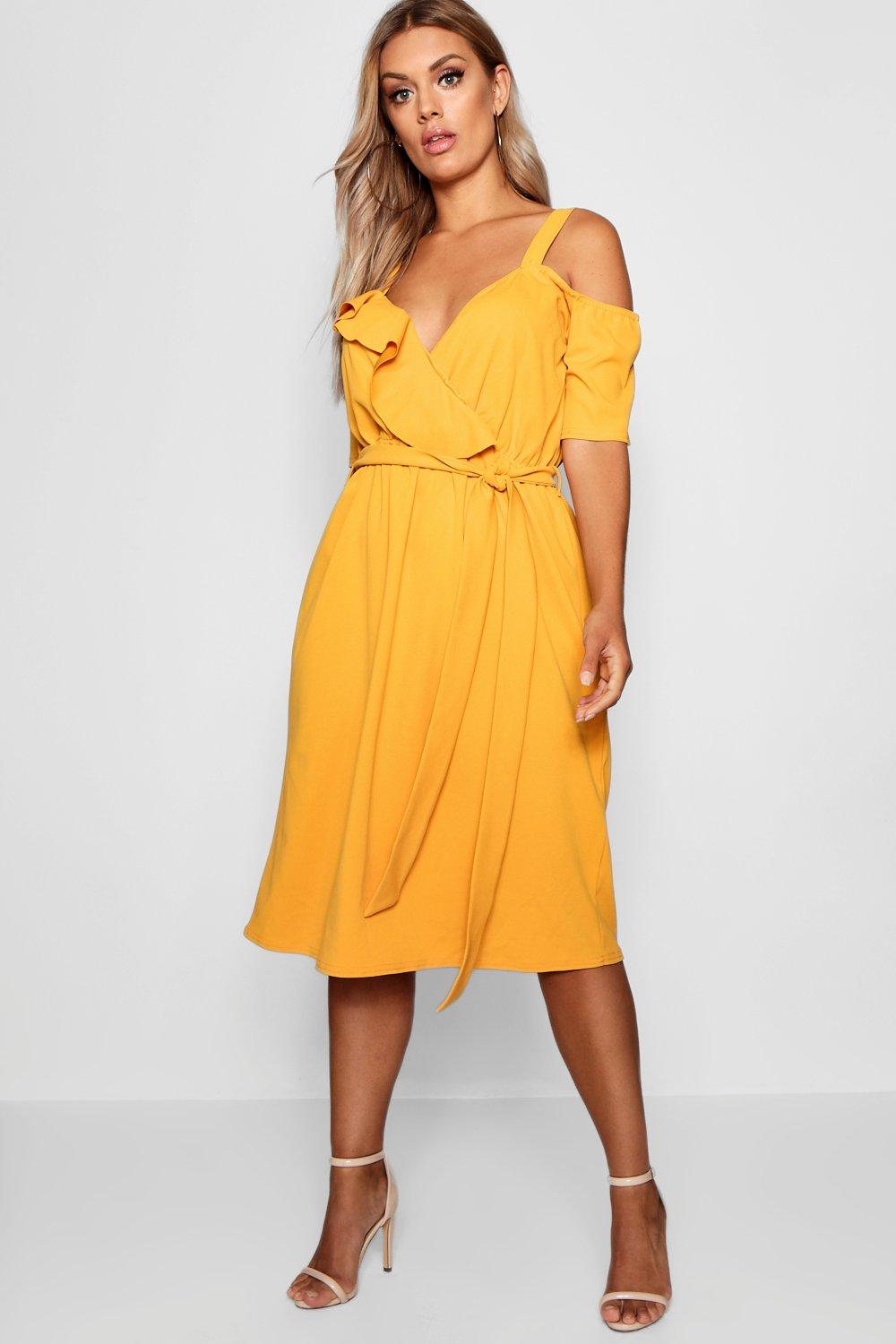 boohoo plus formal dresses