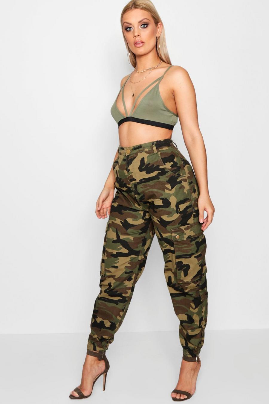 Plus Cargo-Jeans in Camouflage-Print image number 1