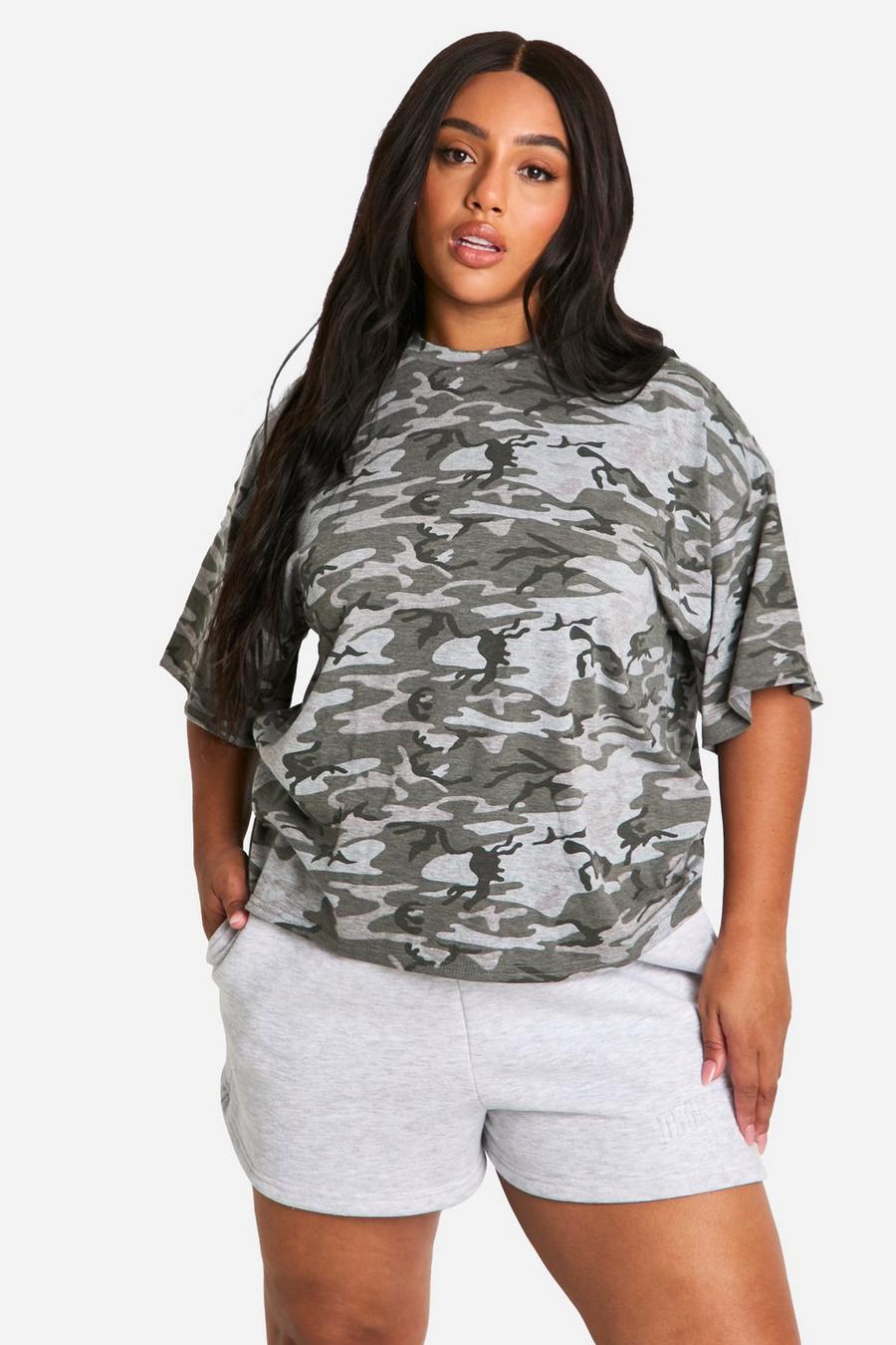 Camiseta Plus oversize de camuflaje, Multicolor image number 1
