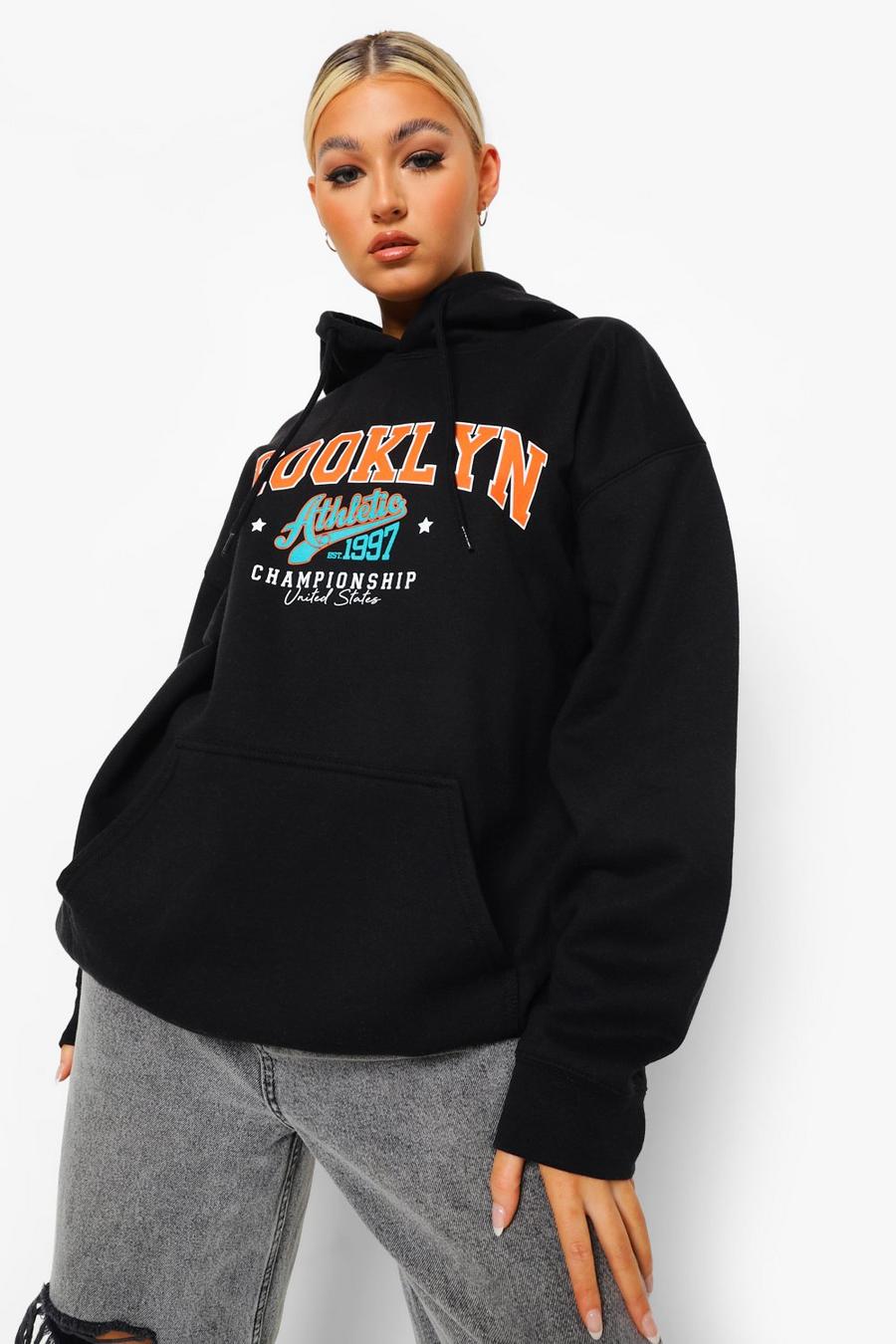 Sudadera con capucha estilo universitario con estampado Brooklyn - Tall, Negro image number 1