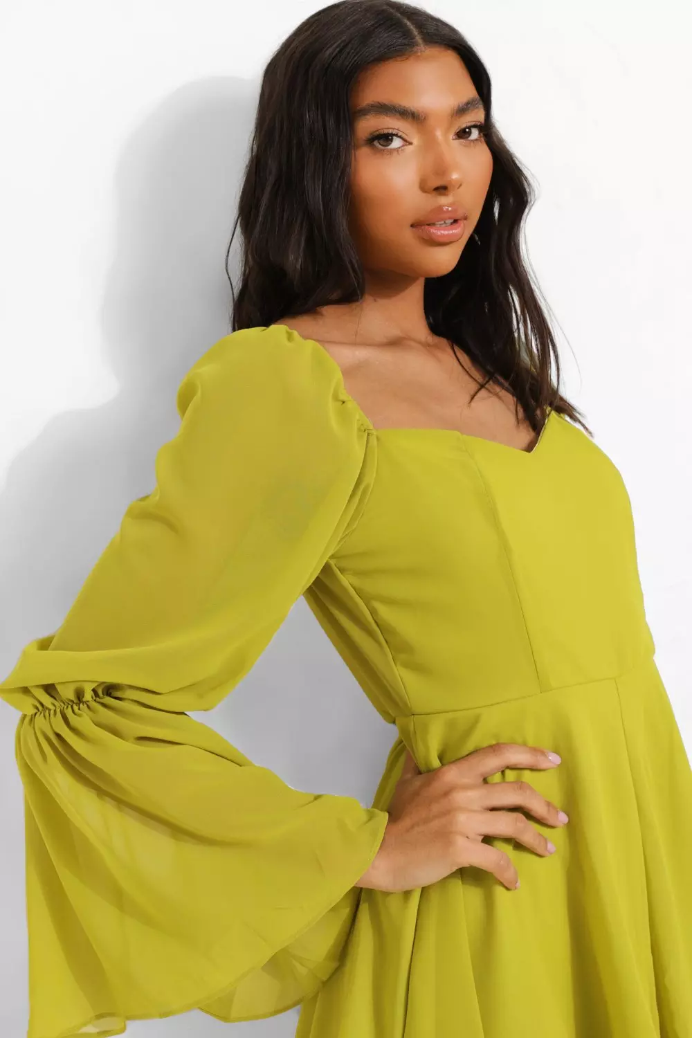 Chartreuse أفرول قصير بتفصيلة طويلة ونمط قروي صورة بديلة