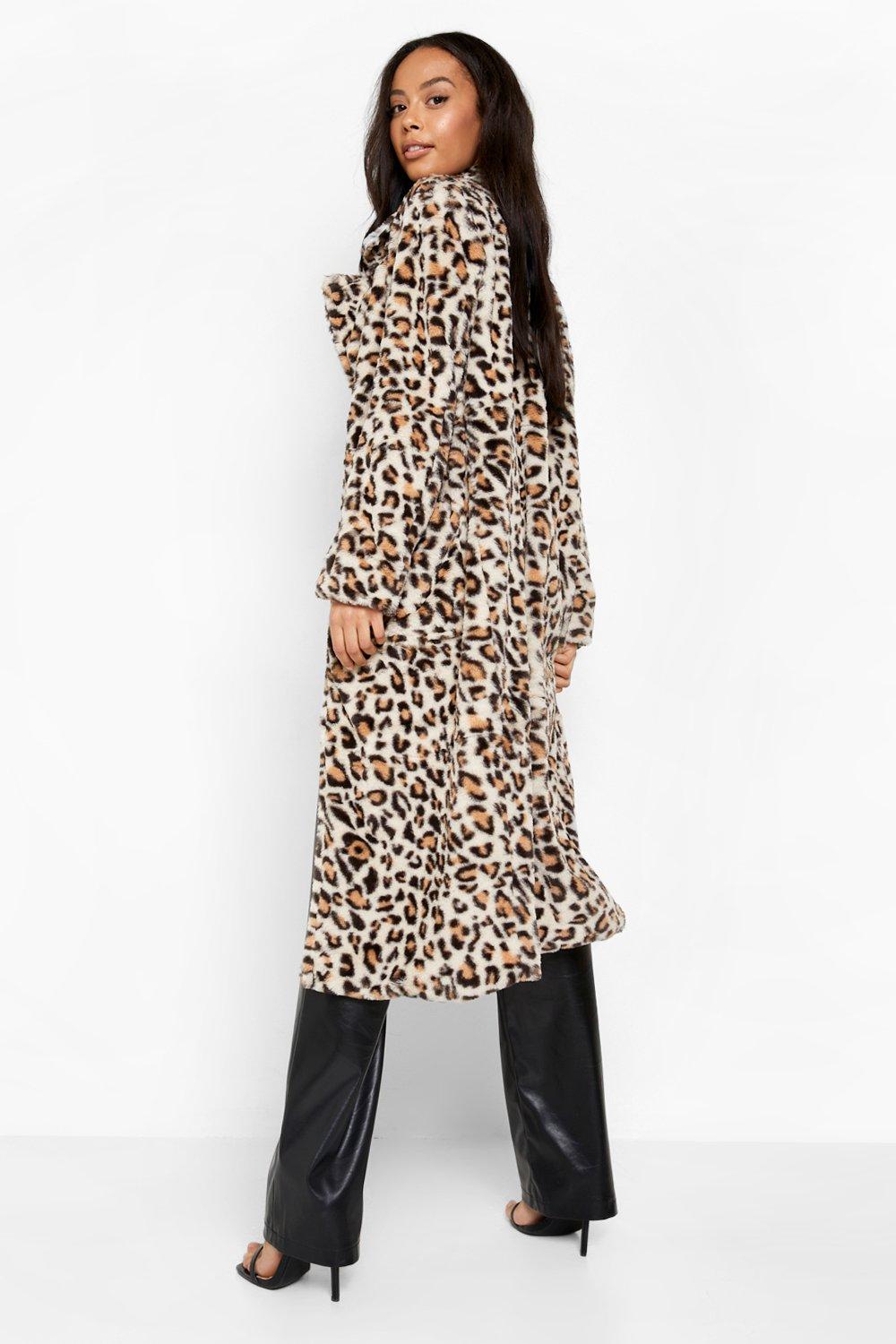 Abrigo Tall de pelo sintético con estampado de leopardo | boohoo