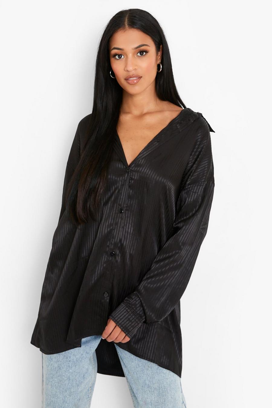 שחור חולצת אוברסייז מבד סאטן עם פסים לנשים גבוהות image number 1
