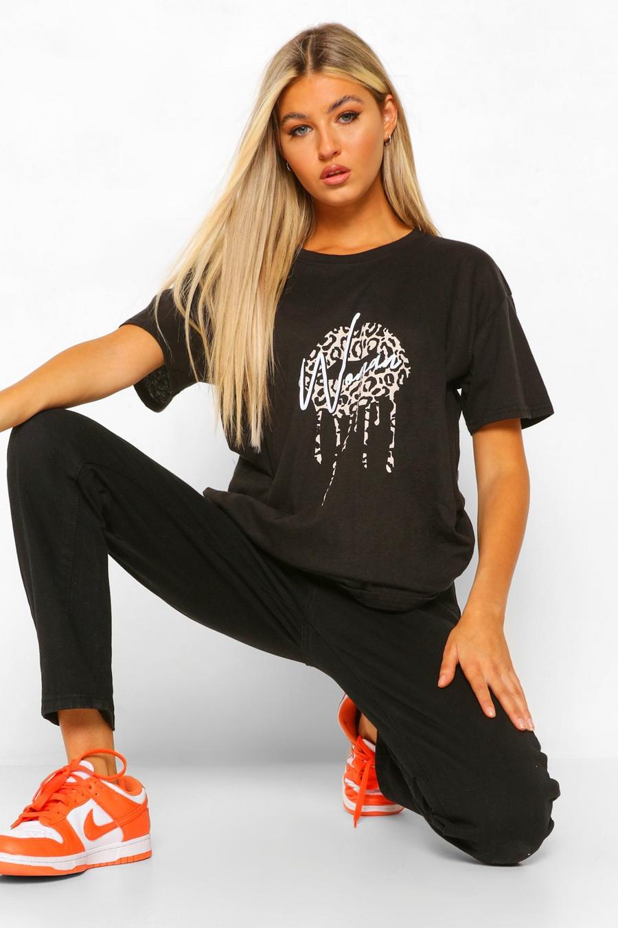 Camiseta con estampado de labios de leopardo y eslogan “Woman” Tall, Negro image number 1