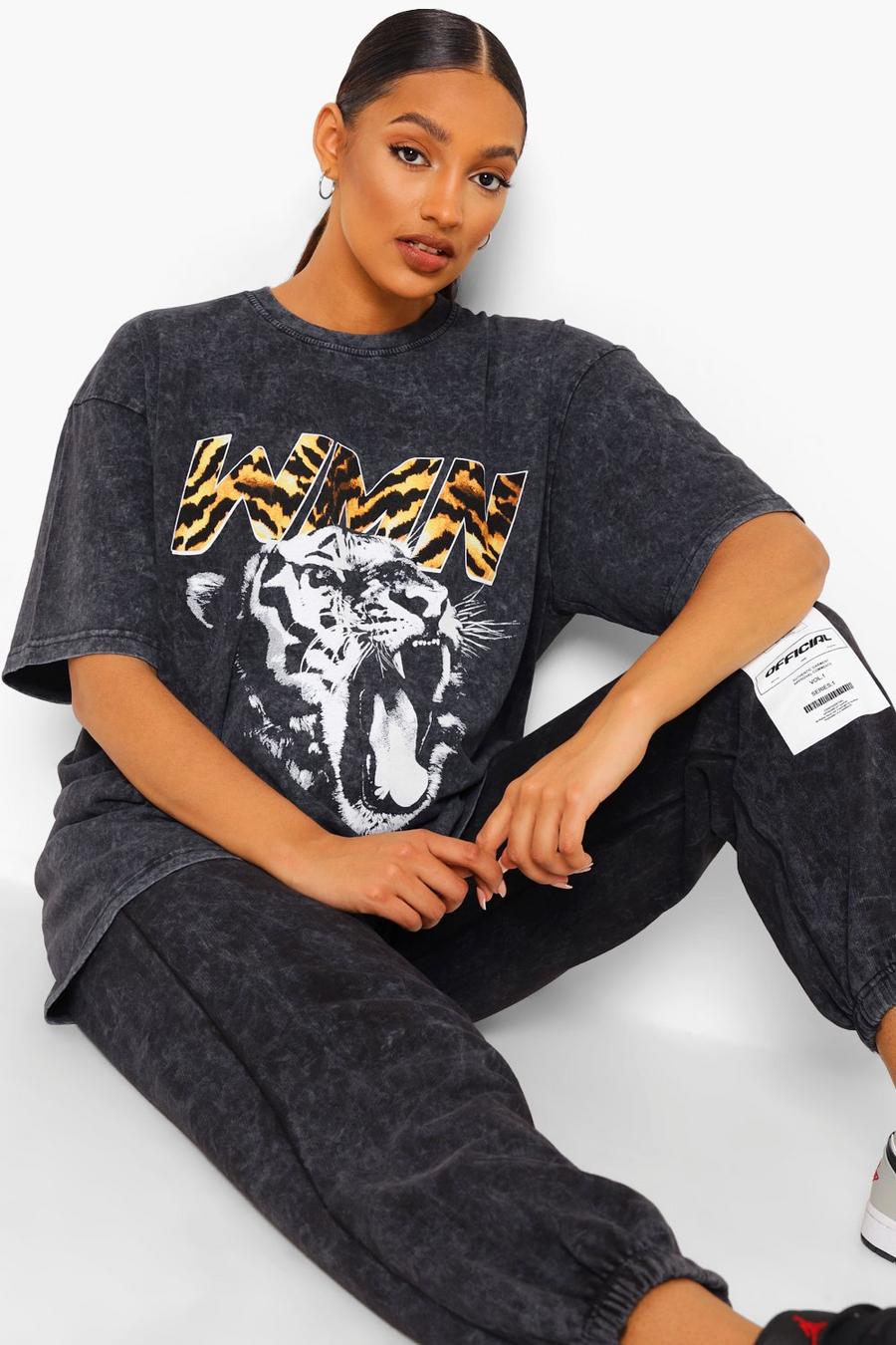 Mammakläder - "WMN" Stentvättad oversize t-shirt med text och leopard image number 1