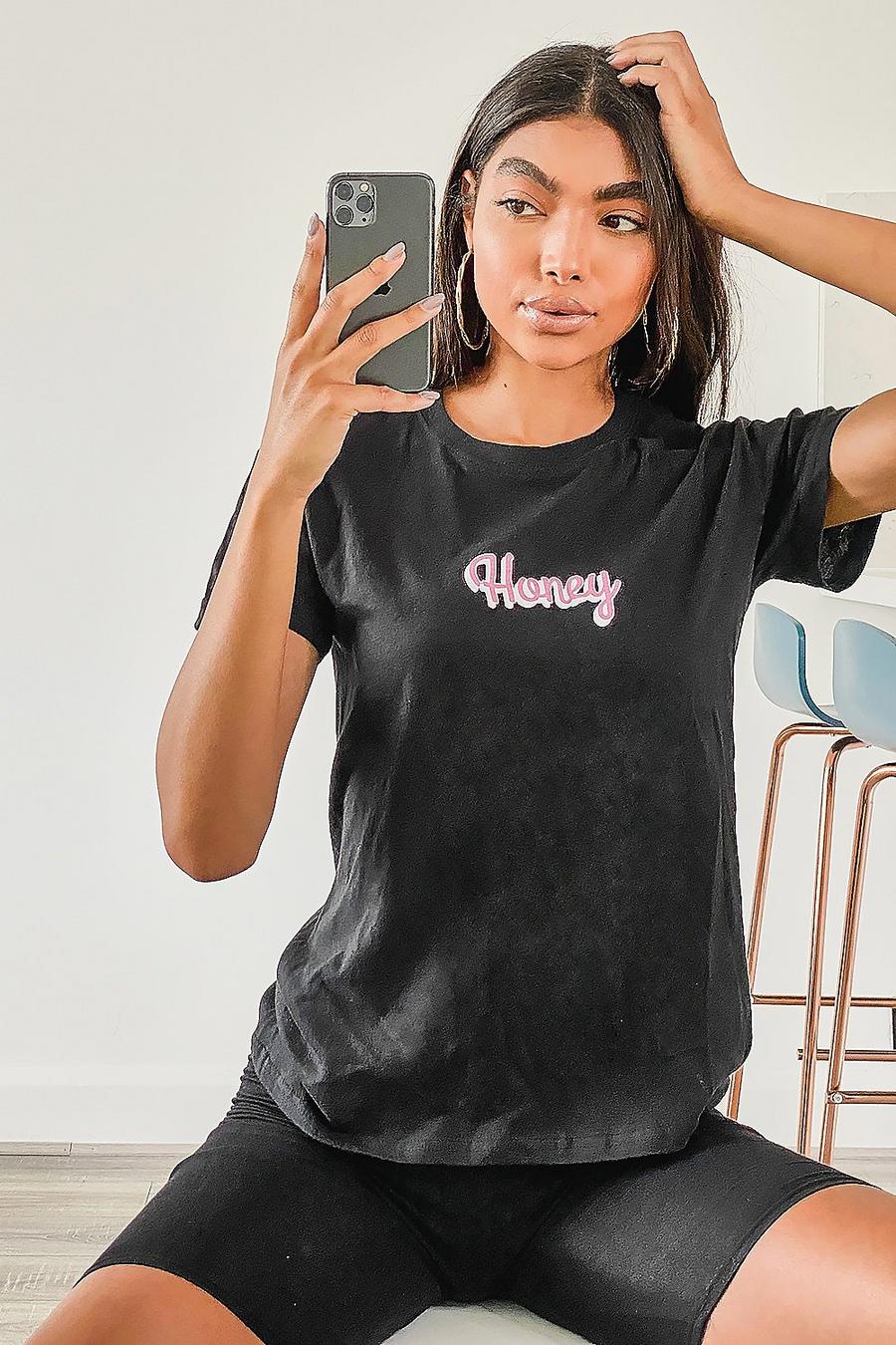 Tall - "Honey" T-shirt med slogan image number 1