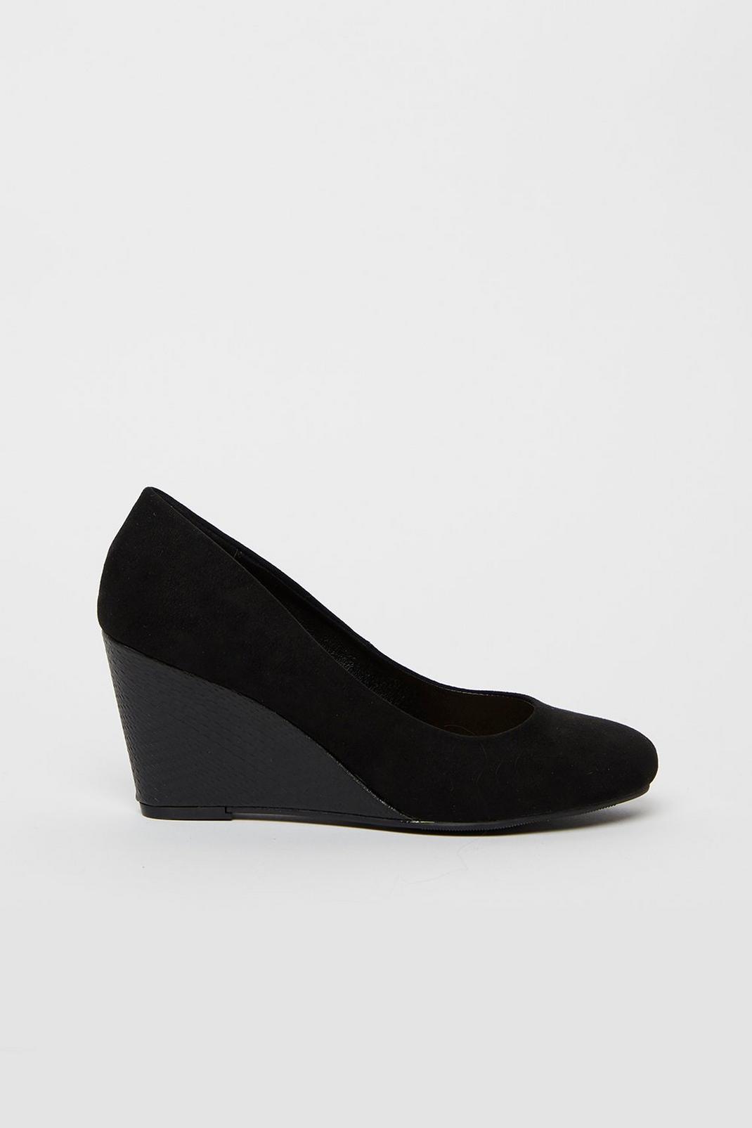 105 Black Wedge Heeled Shoes image number 1