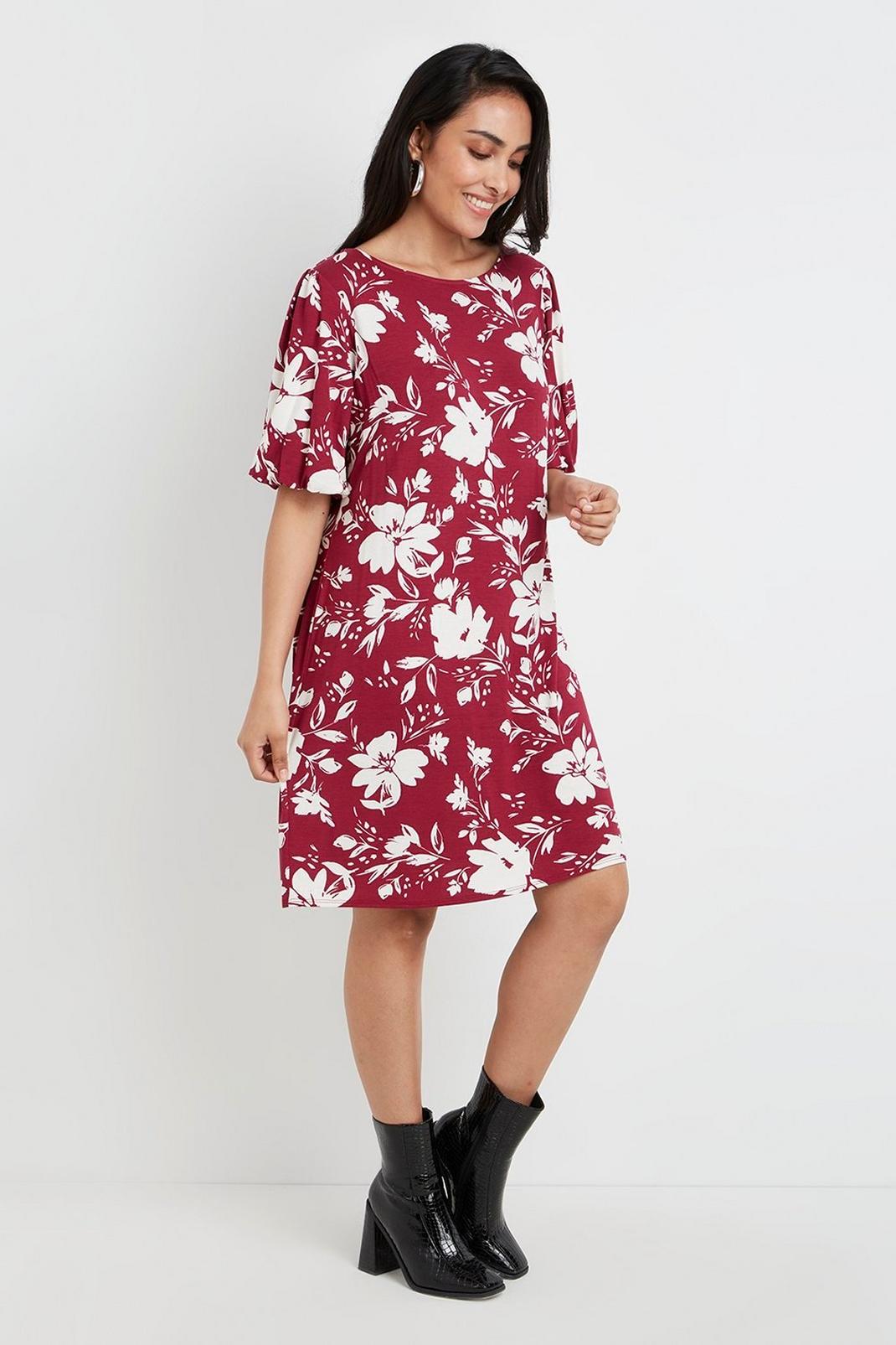 157 Petite Red Floral Puff Sleeve Shift Dress image number 1