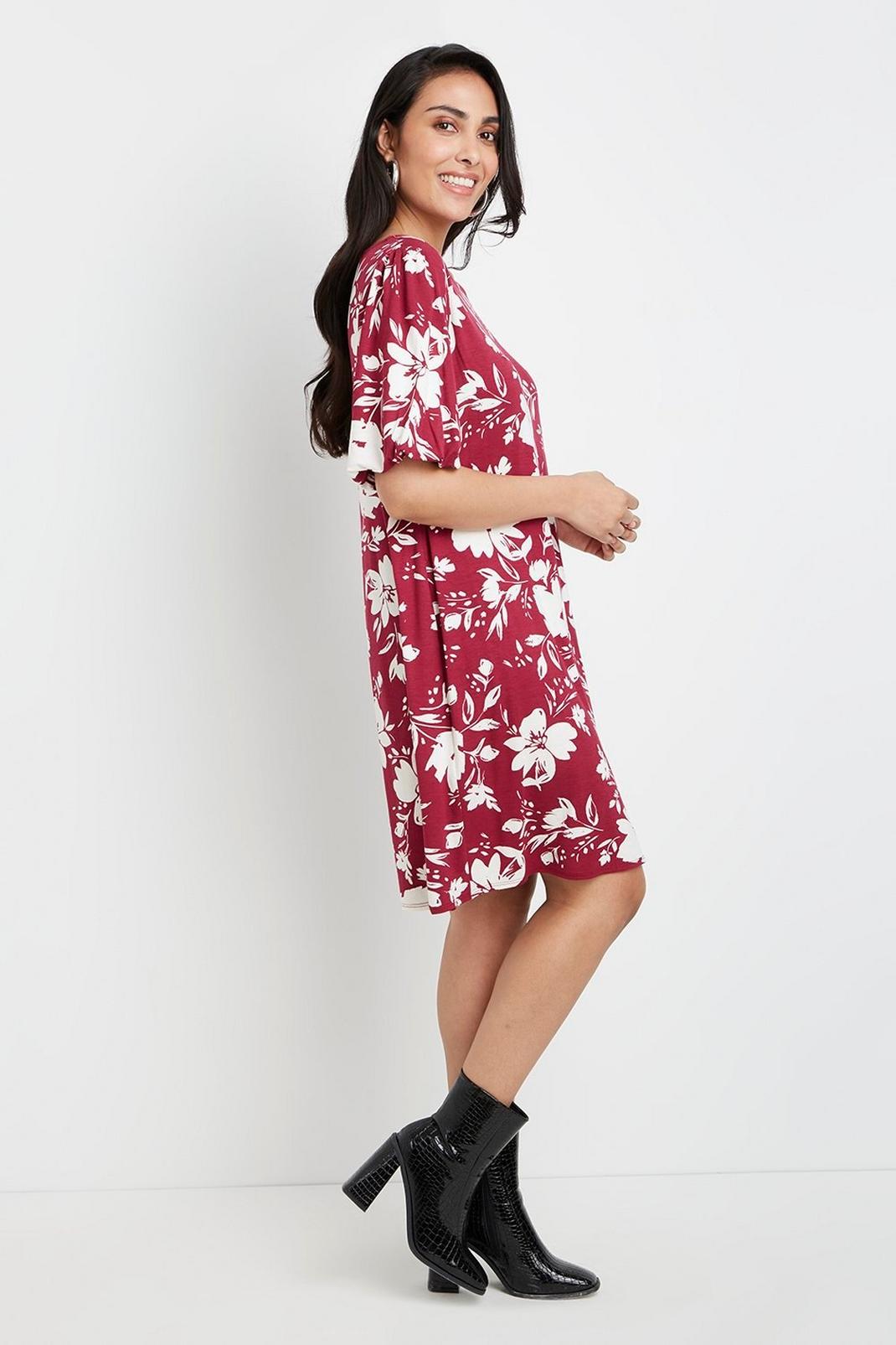 157 Petite Red Floral Puff Sleeve Shift Dress image number 2
