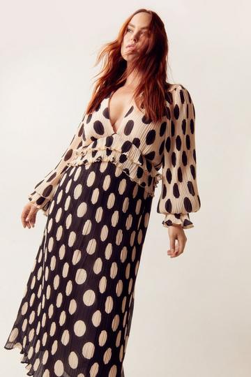 Plus Size Polka Dot Print Pleated Maxi Dress mono