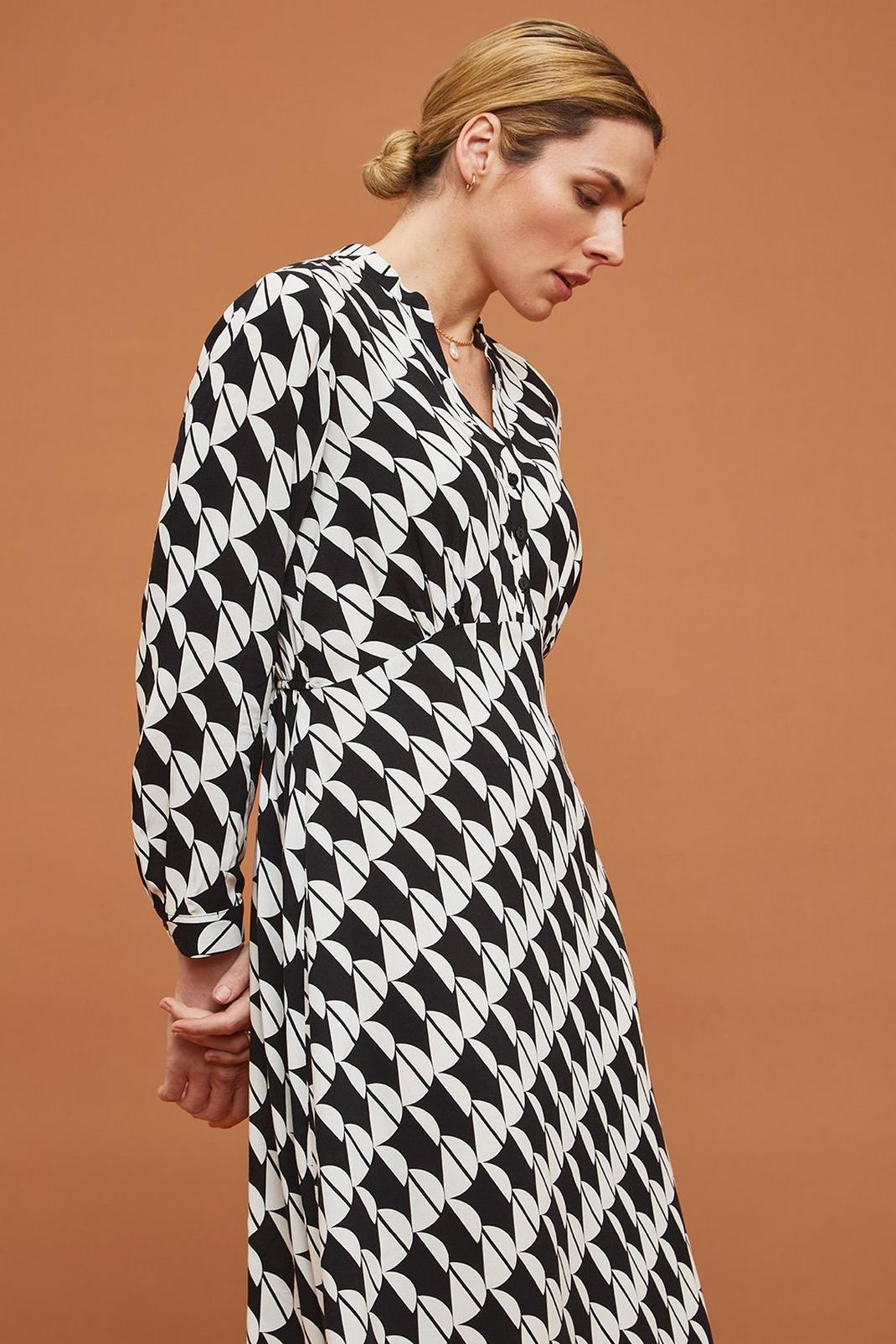 Black Mono Geometric Shirt Dress image number 1