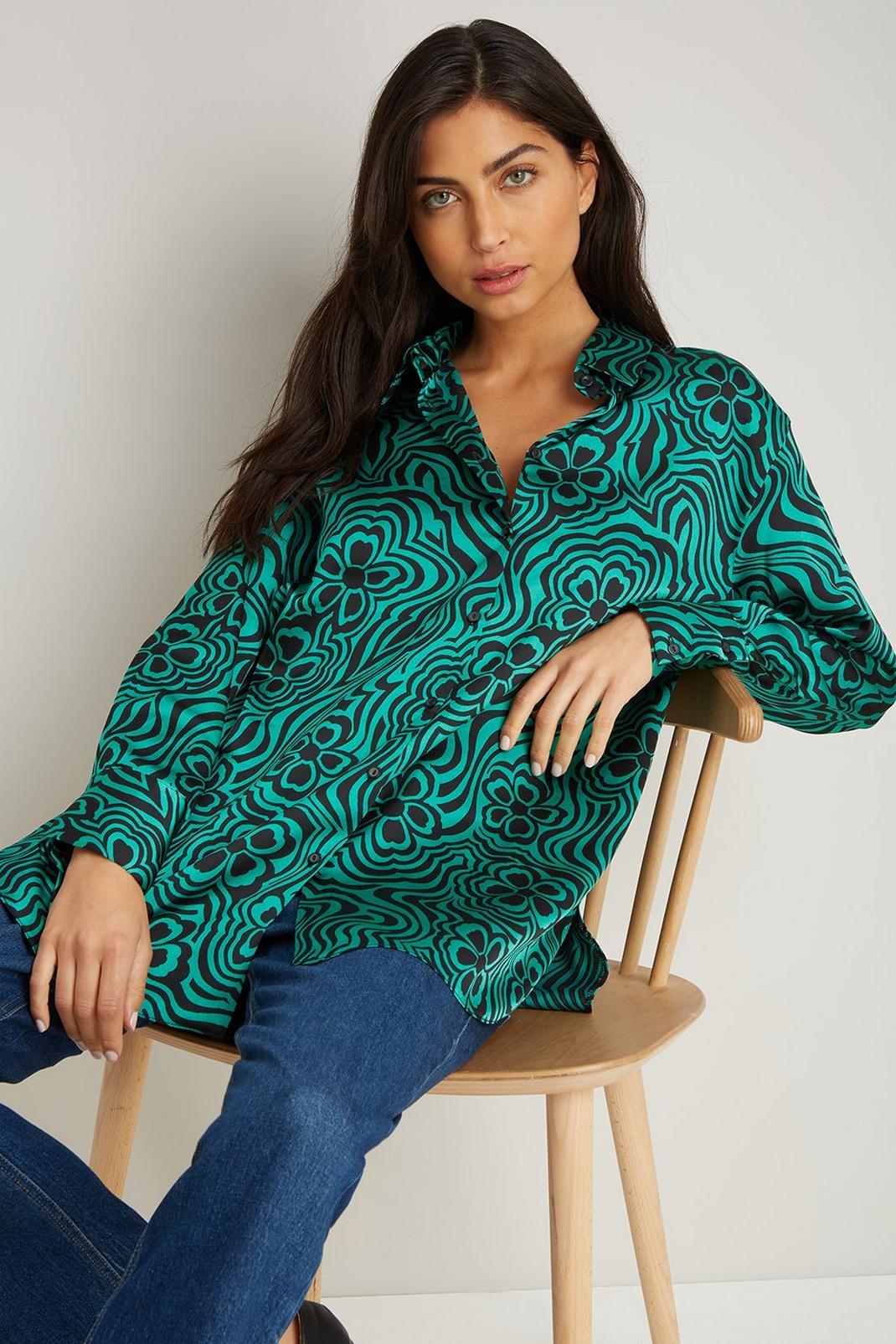 Green Graphic Long Line Shirt image number 1
