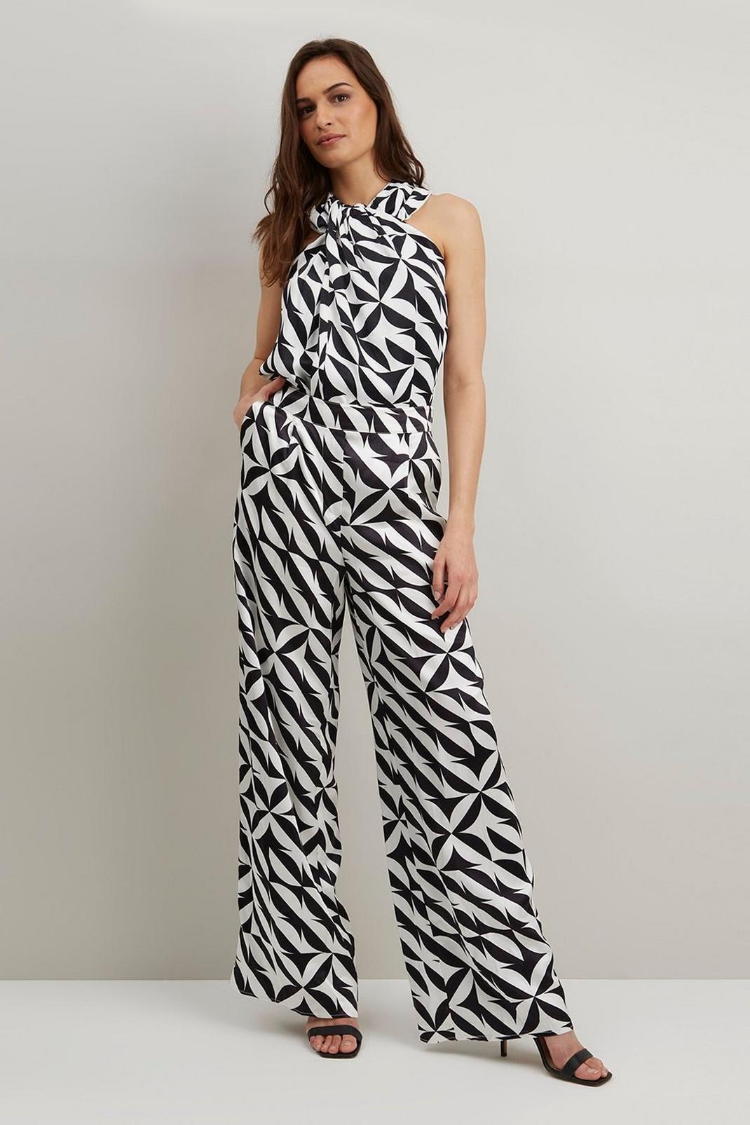 105 Black And White Co-ord Geo Top image number 2