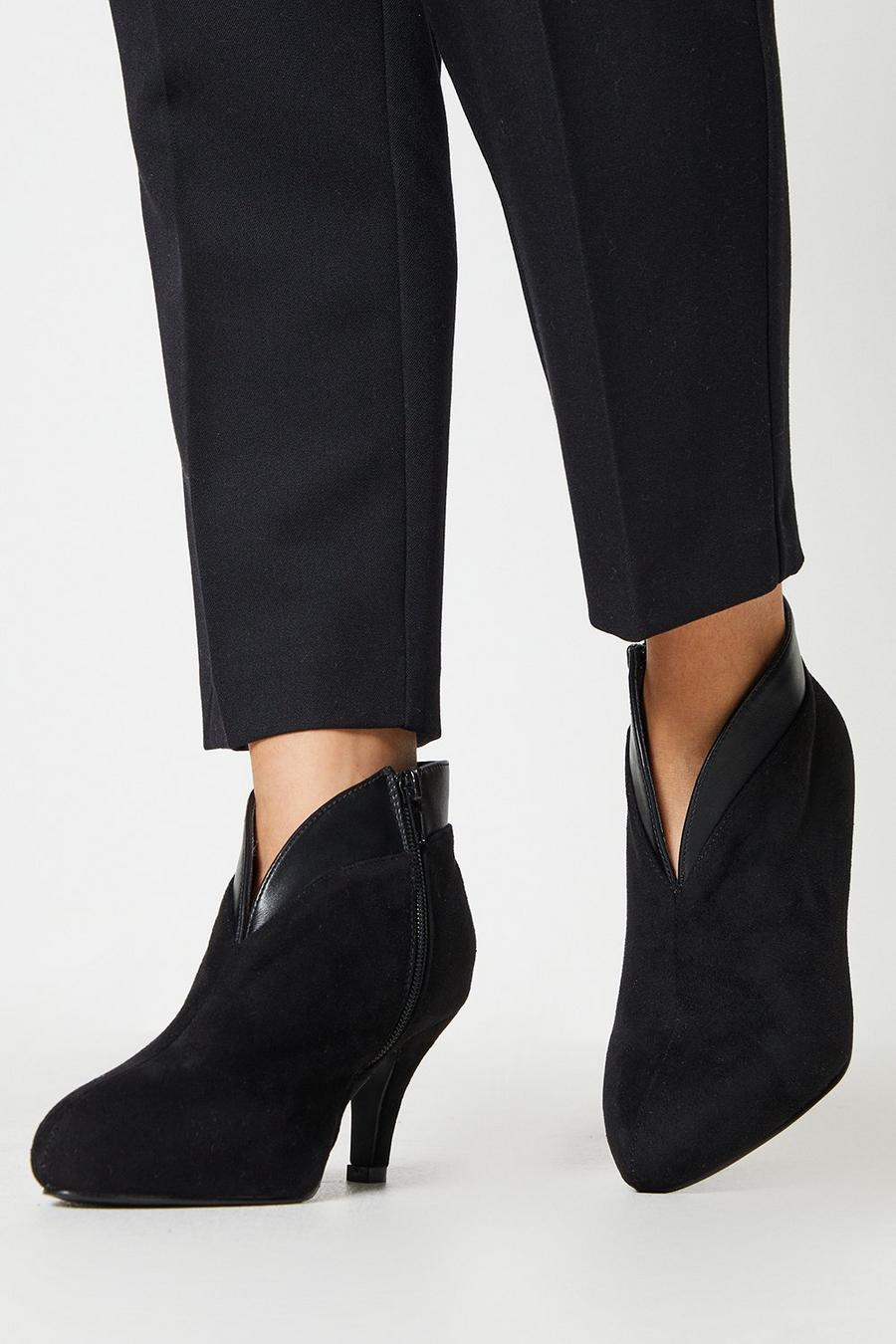 Wide Fit Ashleigh Pointed Shoe Boots