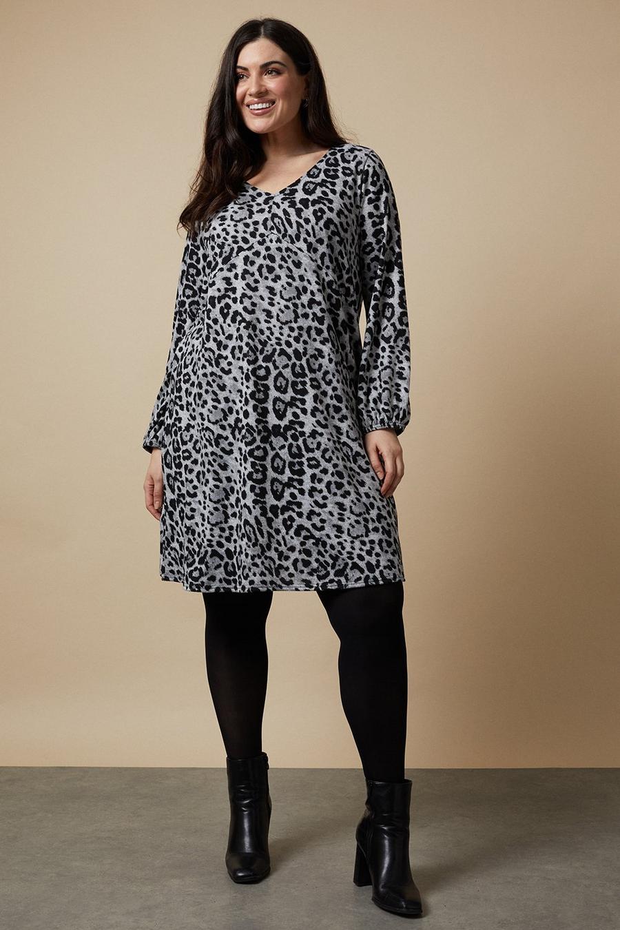 Curve Knitted Animal Print Dress