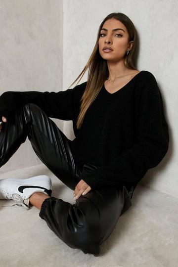 Cropped Fisherman V Neck Jumper black