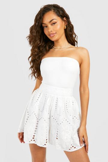 Embroidery Short white