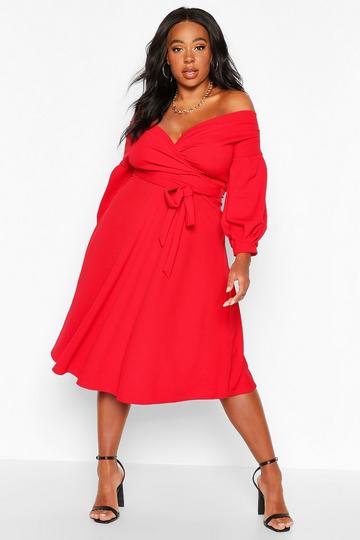 RED FLORAL WRAP DRESS »